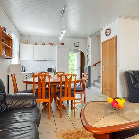 Freesia By Interhome بيت للعطل