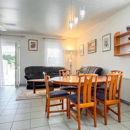 Freesia By Interhome Nyaraló *