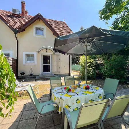 Freesia By Interhome Nyaraló *